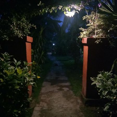 Molleh Guest House เปมูเตรัน ภายนอก รูปภาพ